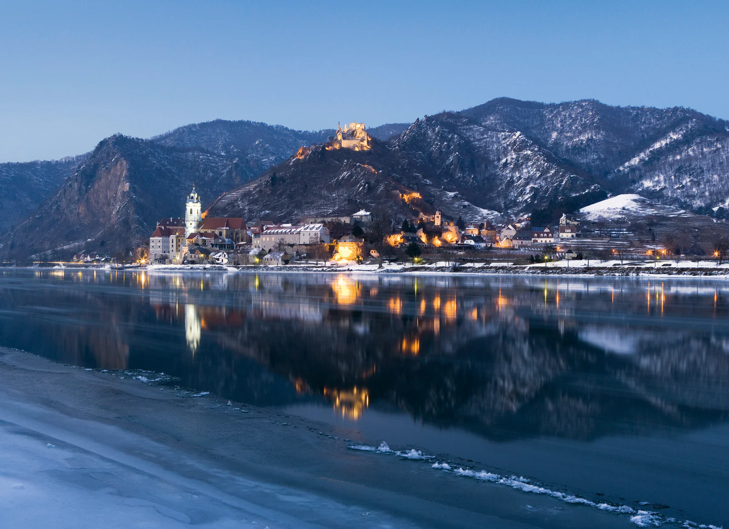 Dürnstein de noche en invierno