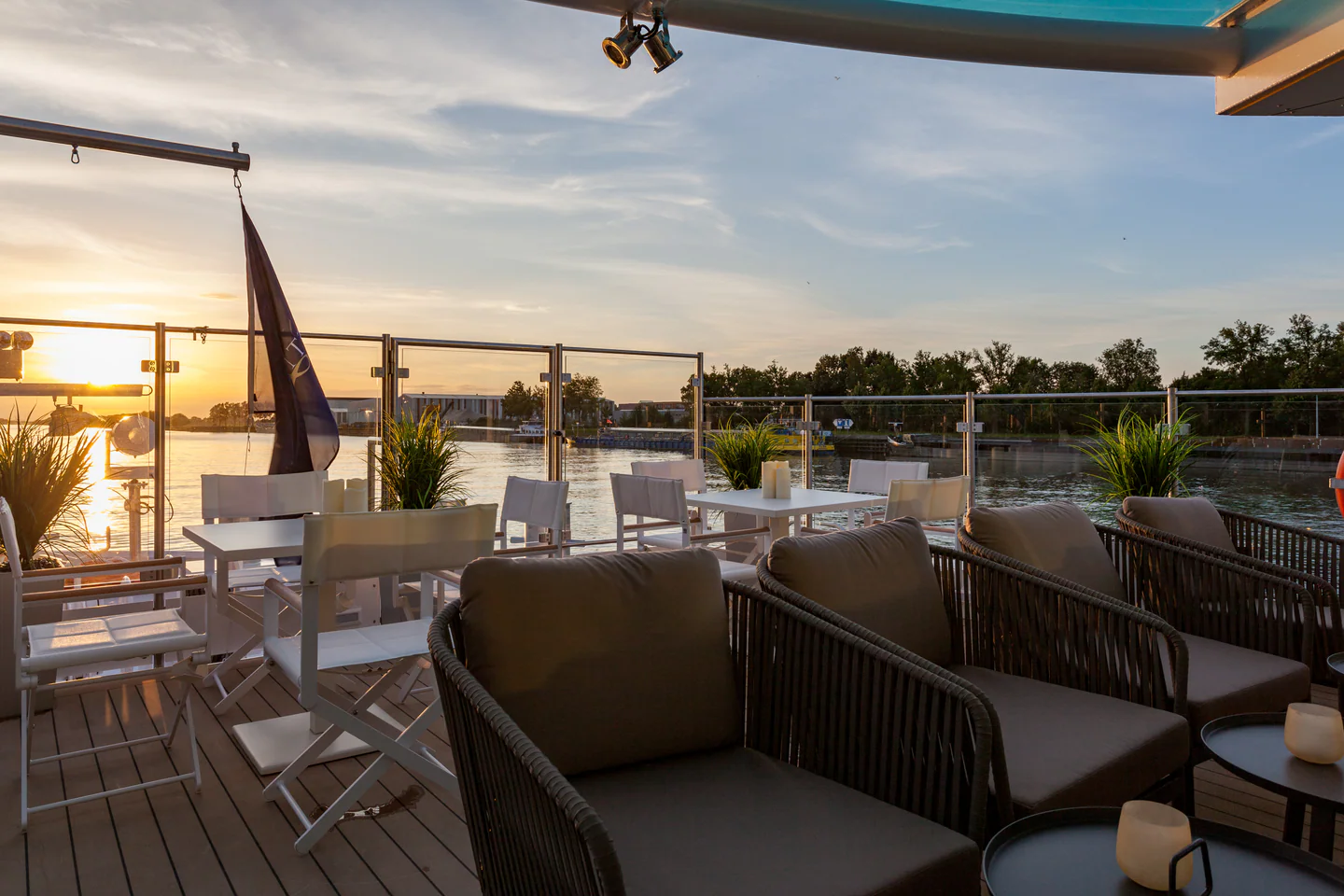 River Terrace al atardecer